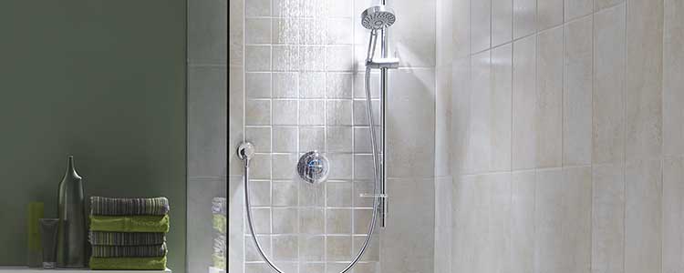 Cabine de douche : comment la nettoyer et la détartrer ?
