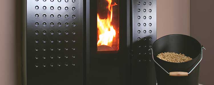 Tapis de bain Poêle à bois dans la cheminée de brique 