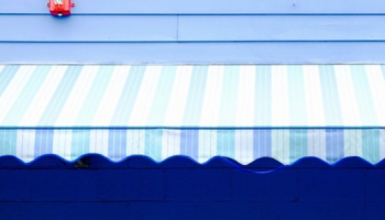 Comment fixer un store banne au mur en toute sécurité ?