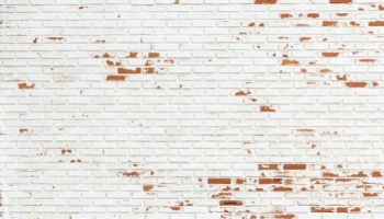 Comment fixer une charge lourde sur un mur en brique ? 