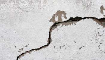 Comment réparer des fissures sur façade extérieure ? 