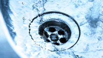 Ecoulement lent : comment déboucher des canalisations partiellement bouchées ?