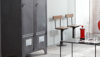 Comment réparer une armoire métallique rouillée et trouée ?