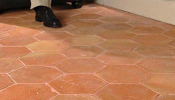 Comment rénover, protéger et nettoyer un sol en tomettes ?