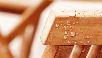 Comment rénover et entretenir son salon de jardin en teck ?